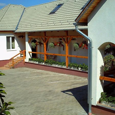 Polonia Apartman Egerszalók Exterior foto