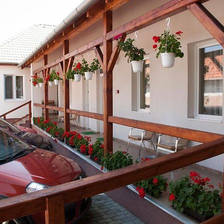 Polonia Apartman Egerszalók Exterior foto