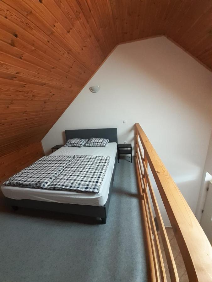 Polonia Apartman Egerszalók Exterior foto
