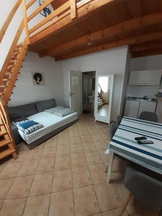 Polonia Apartman Egerszalók Exterior foto