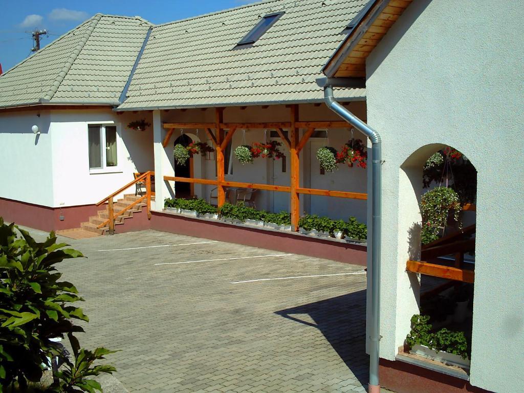 Polonia Apartman Egerszalók Exterior foto