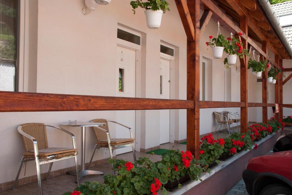 Polonia Apartman Egerszalók Exterior foto