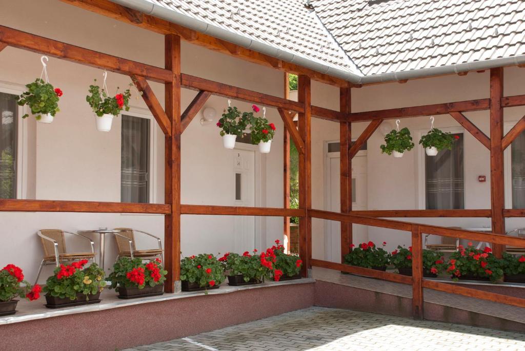 Polonia Apartman Egerszalók Exterior foto